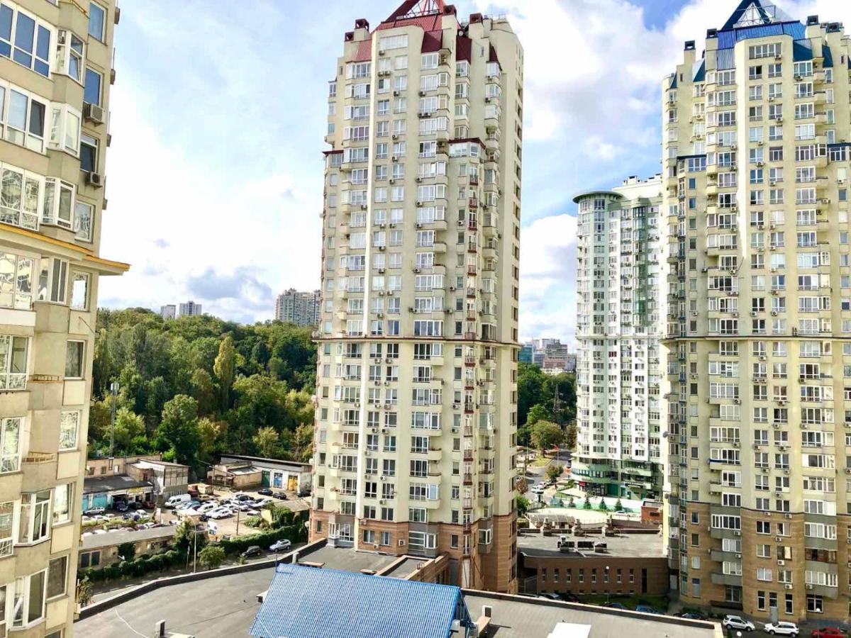 Navit Apartments With Breakfast, Near The Railway Station, The City Center, The Park Kiev Esterno foto