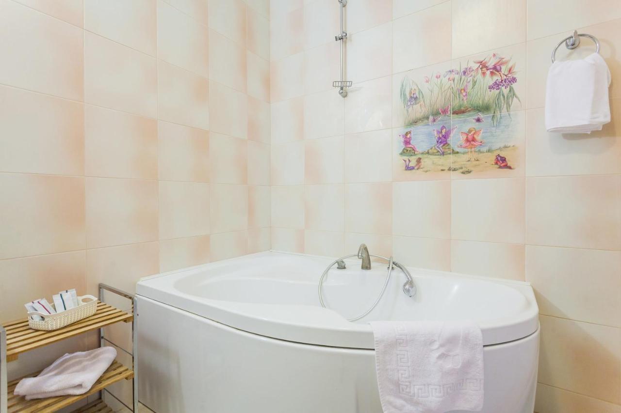 Navit Apartments With Breakfast, Near The Railway Station, The City Center, The Park Kiev Esterno foto